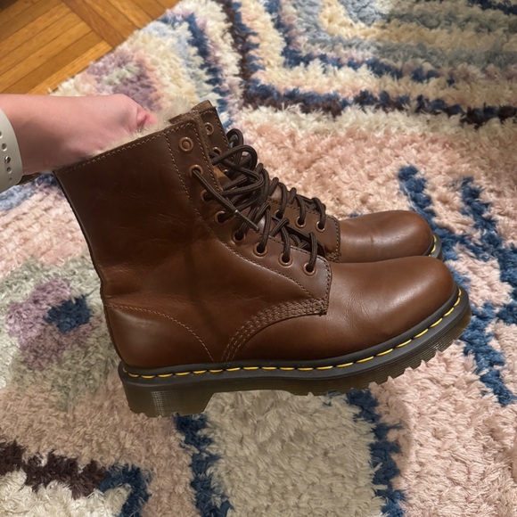 Dr Martens 1460 WOMEN'S FAUX FUR LINED LACE UP BOOTS Butterscotch Size L 7 - Picture 3 of 14